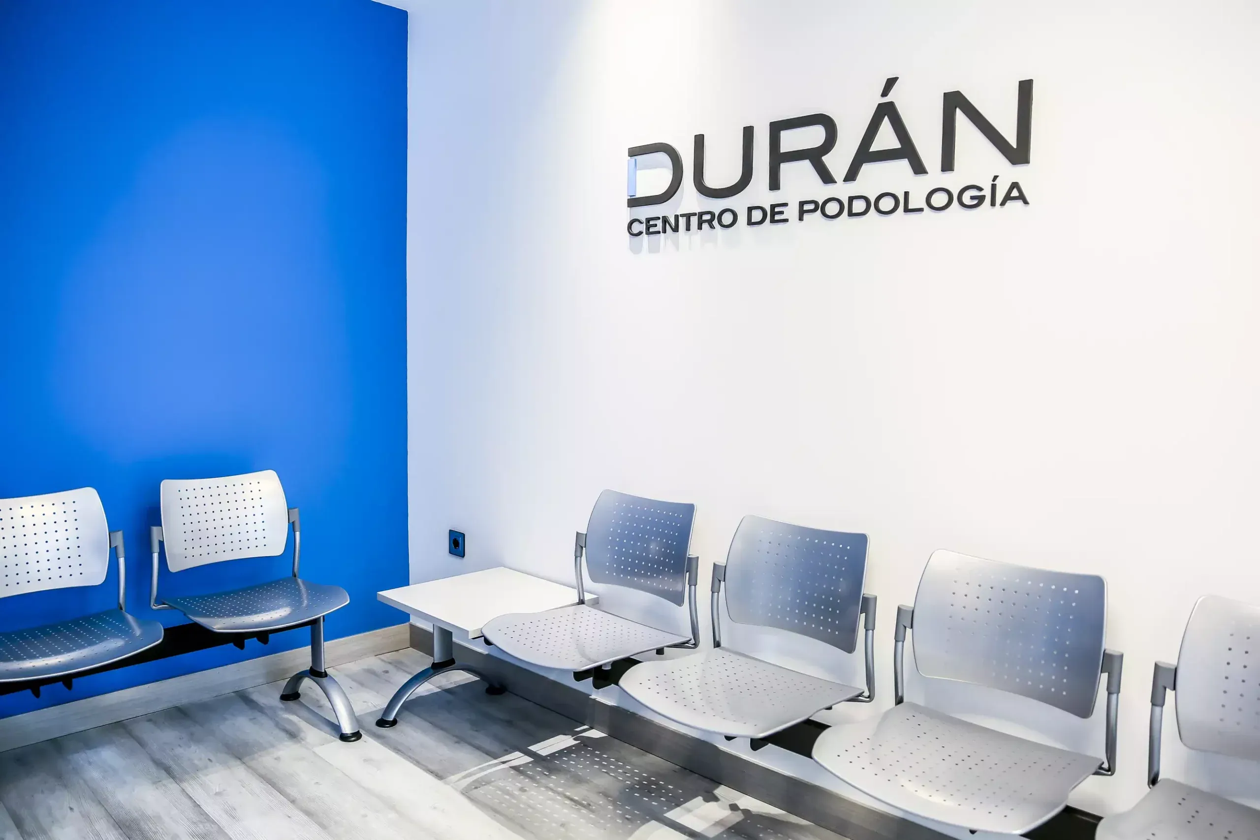 Sala de espera de Podología Durán en Carabanchel